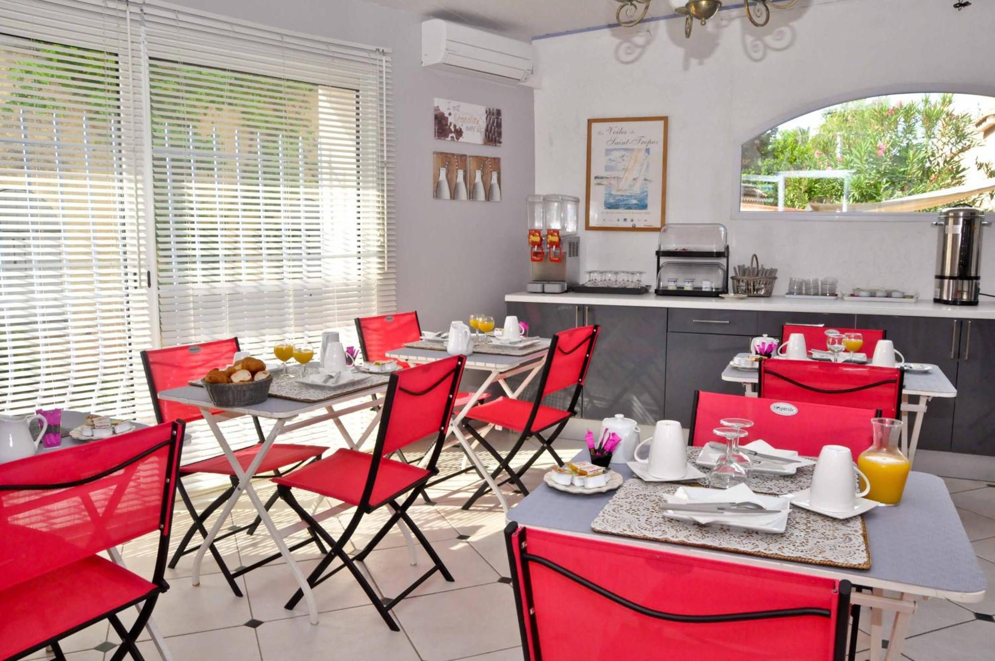 Hotel L'Escale Au Soleil แซงเตกูลฟ์ ภายนอก รูปภาพ