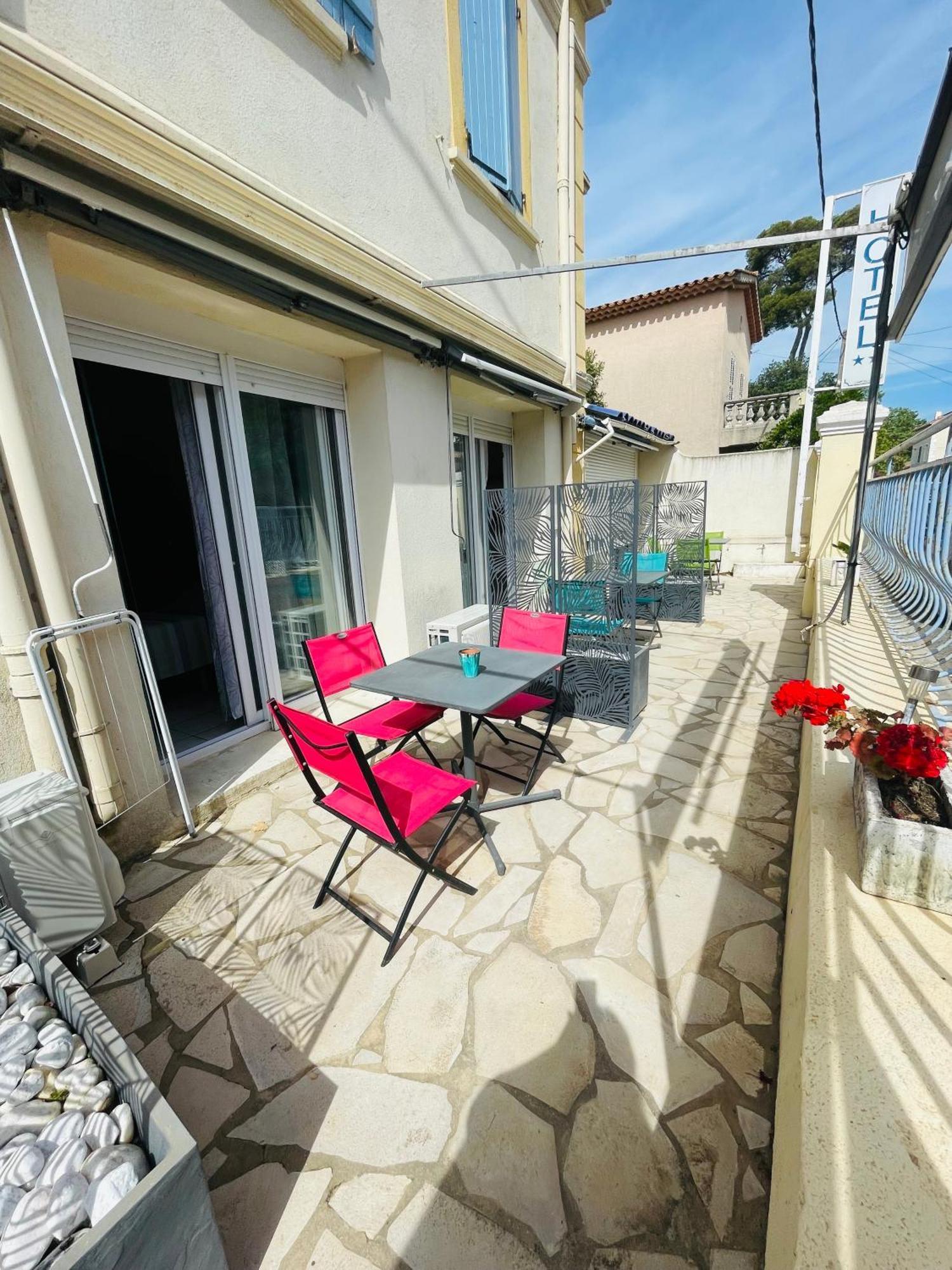 Hotel L'Escale Au Soleil แซงเตกูลฟ์ ภายนอก รูปภาพ
