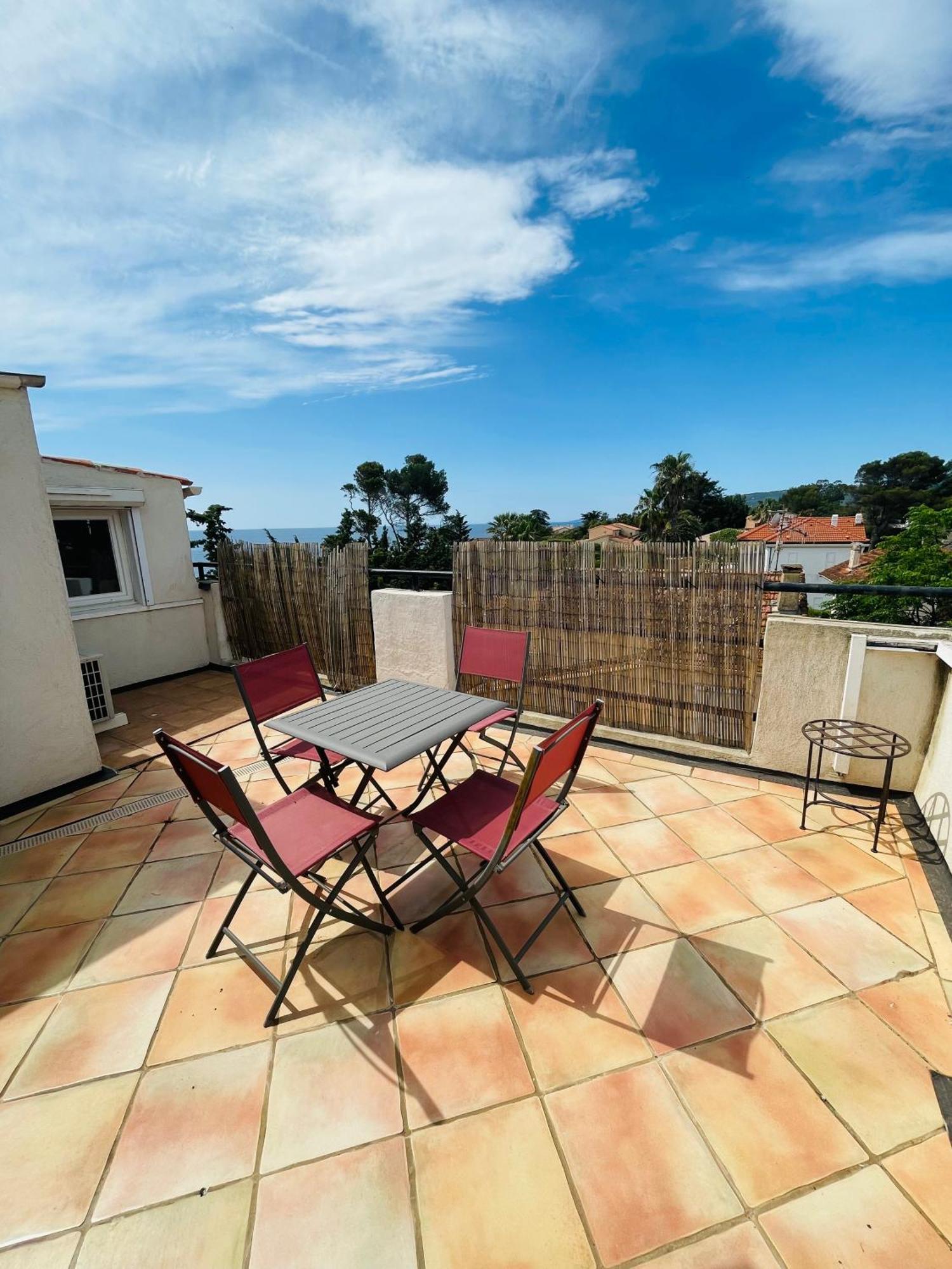 Hotel L'Escale Au Soleil แซงเตกูลฟ์ ภายนอก รูปภาพ