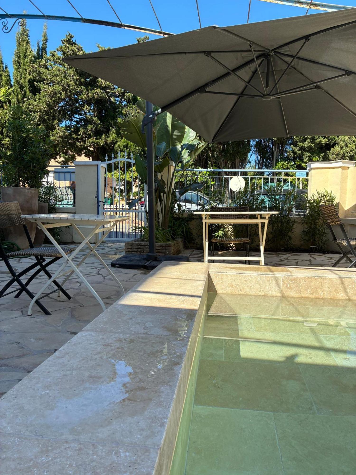 Hotel L'Escale Au Soleil แซงเตกูลฟ์ ภายนอก รูปภาพ