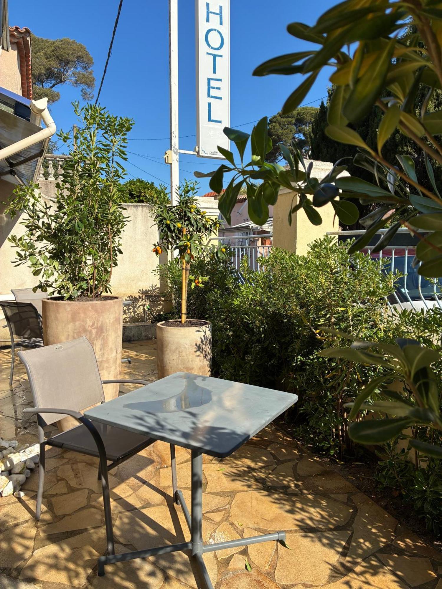 Hotel L'Escale Au Soleil แซงเตกูลฟ์ ภายนอก รูปภาพ