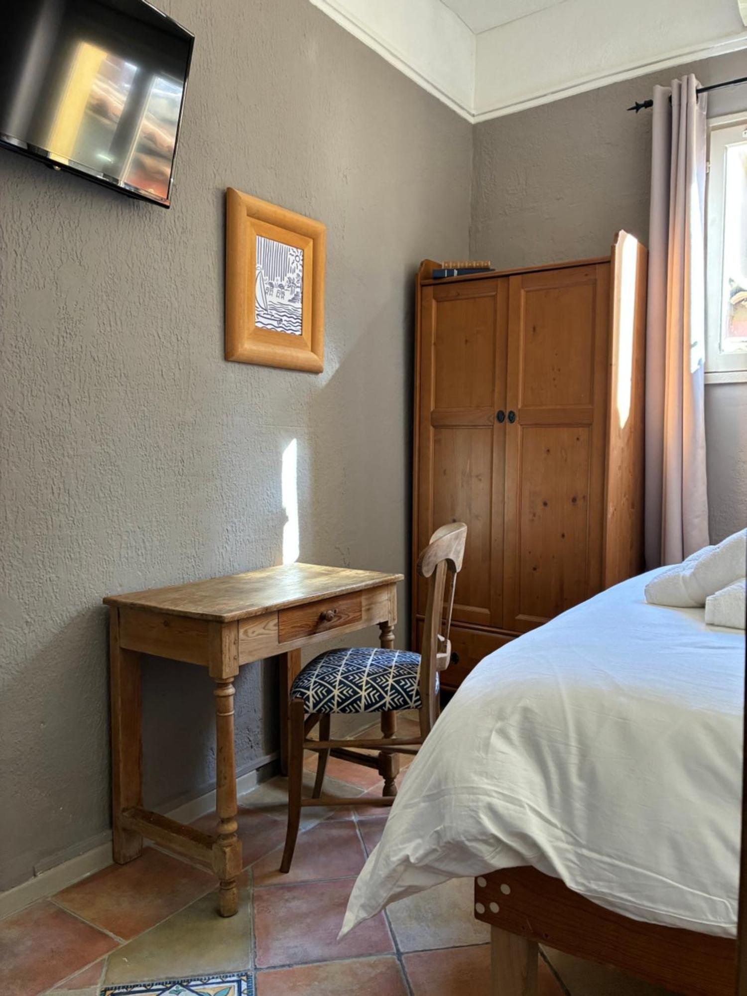 Hotel L'Escale Au Soleil แซงเตกูลฟ์ ภายนอก รูปภาพ