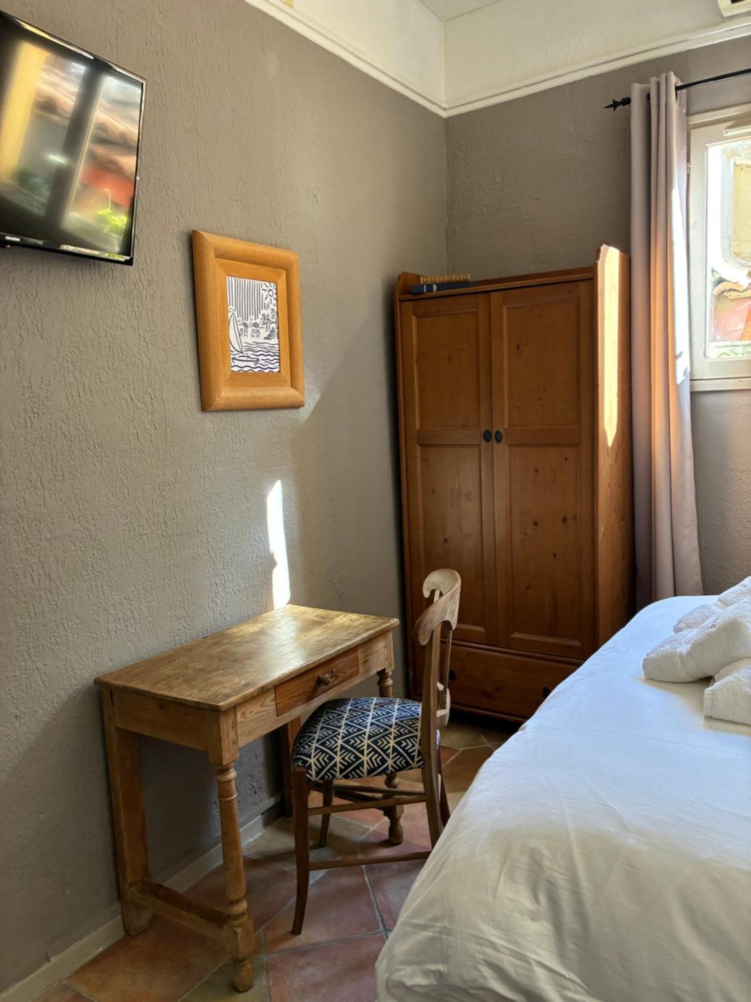 Hotel L'Escale Au Soleil แซงเตกูลฟ์ ภายนอก รูปภาพ