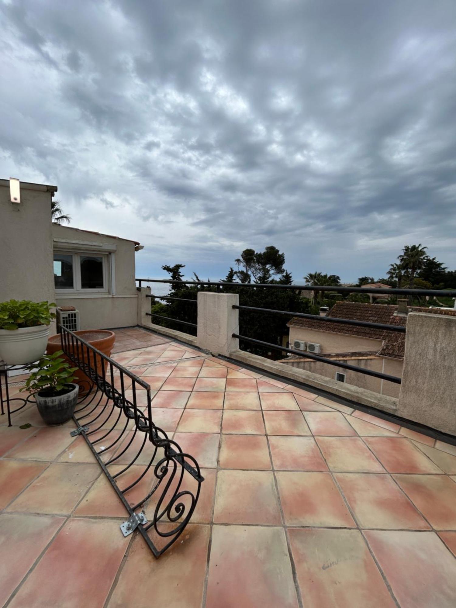 Hotel L'Escale Au Soleil แซงเตกูลฟ์ ภายนอก รูปภาพ