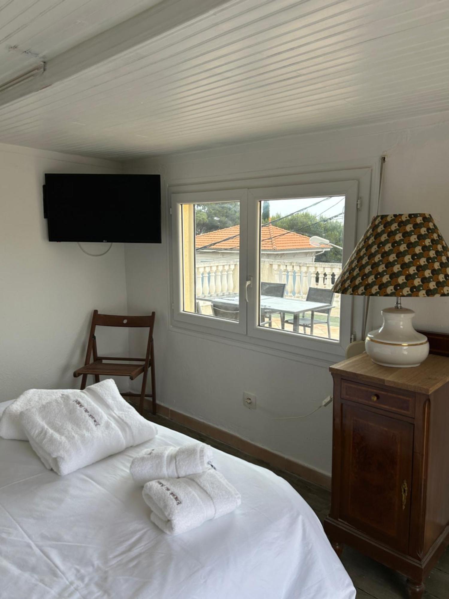 Hotel L'Escale Au Soleil แซงเตกูลฟ์ ภายนอก รูปภาพ