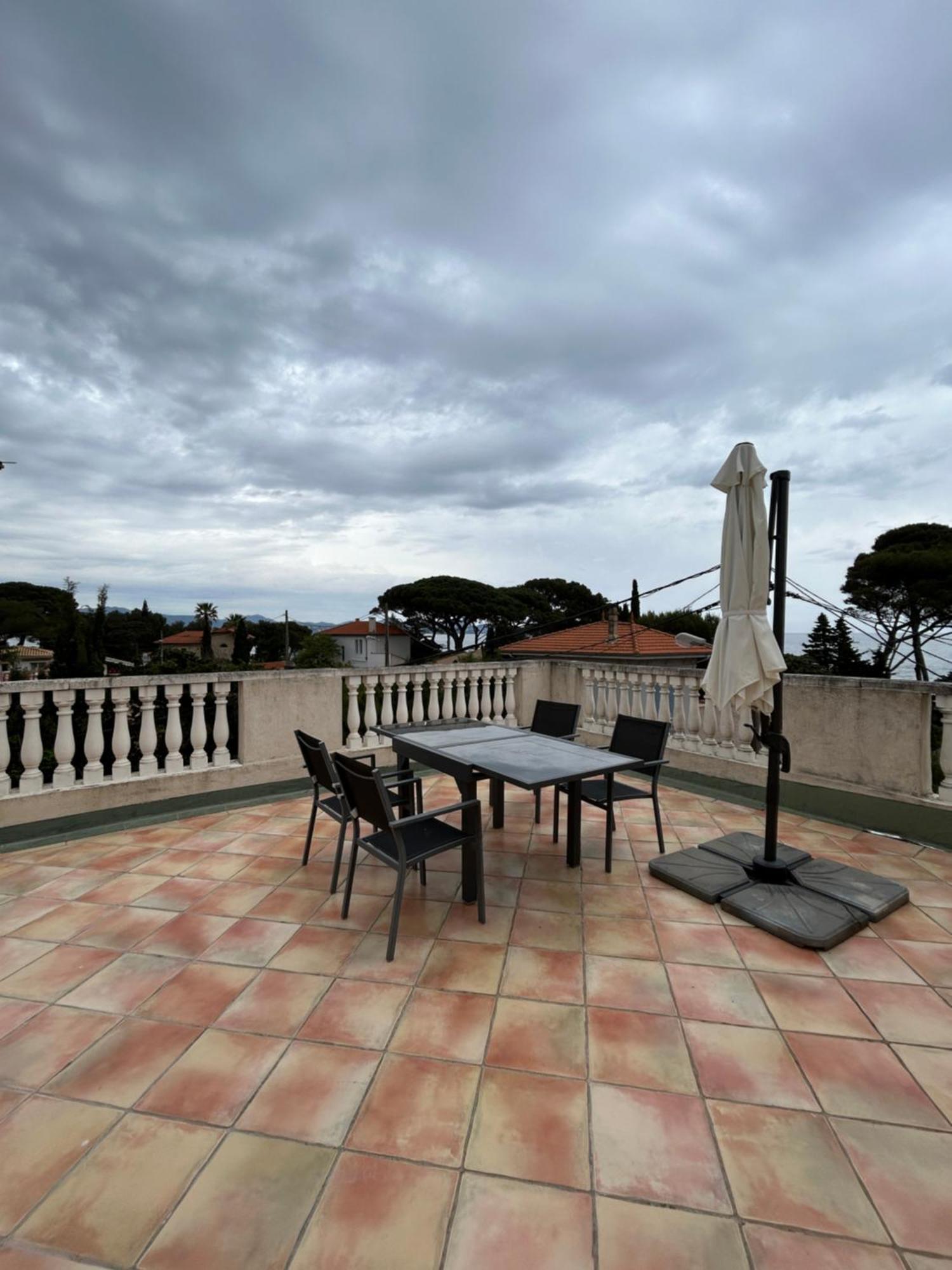 Hotel L'Escale Au Soleil แซงเตกูลฟ์ ภายนอก รูปภาพ