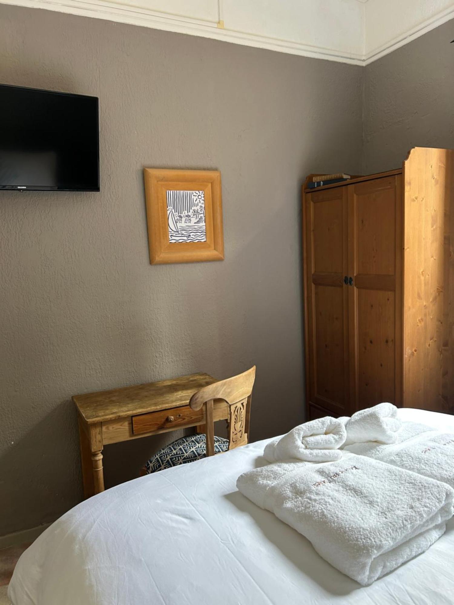 Hotel L'Escale Au Soleil แซงเตกูลฟ์ ภายนอก รูปภาพ
