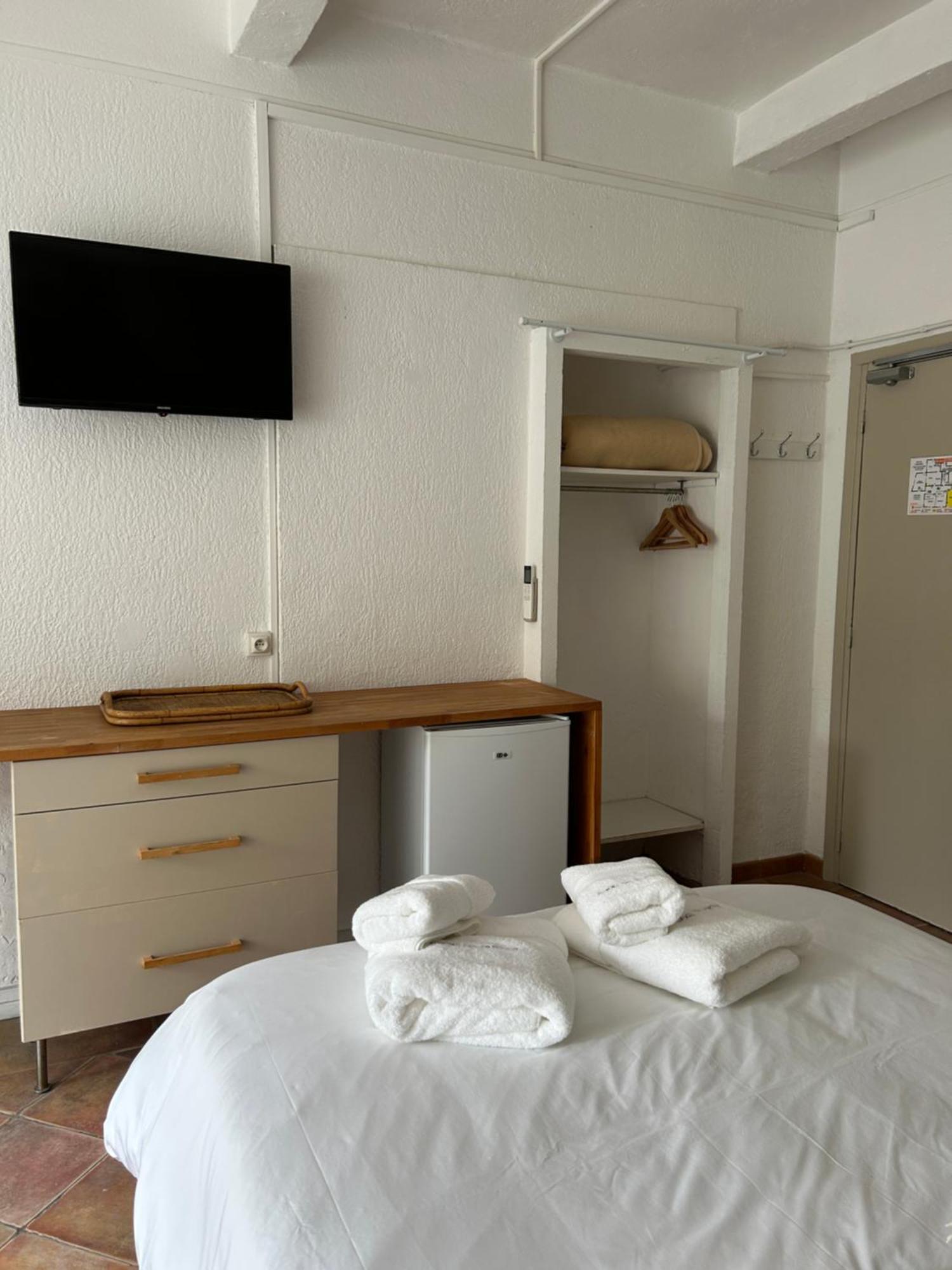 Hotel L'Escale Au Soleil แซงเตกูลฟ์ ภายนอก รูปภาพ