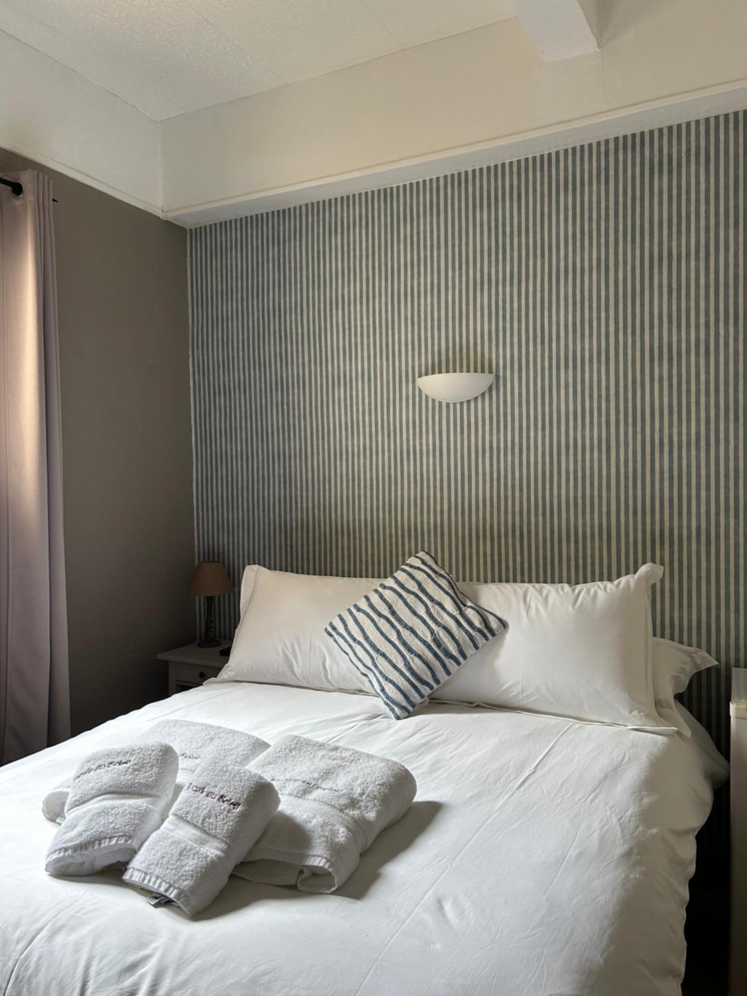 Hotel L'Escale Au Soleil แซงเตกูลฟ์ ภายนอก รูปภาพ