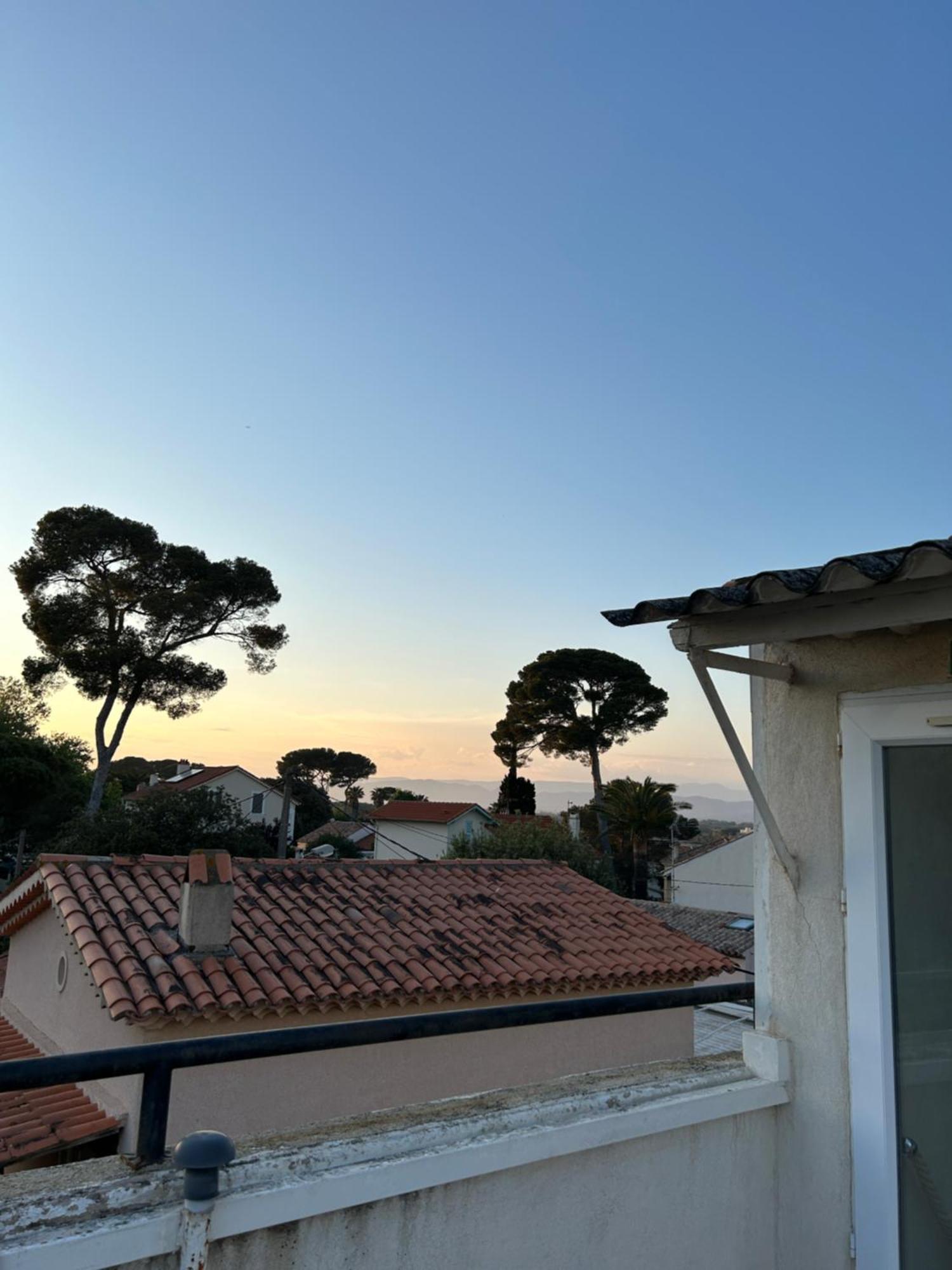Hotel L'Escale Au Soleil แซงเตกูลฟ์ ภายนอก รูปภาพ